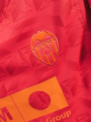 Galería gráfica de La nueva camiseta del Valencia CF al detalle