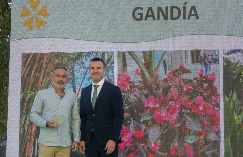 Vicent Mompó participa en el reconocimiento que Viles en Flor ha hecho a Gandía por sus acciones a favor de los espacios verdes públicos
