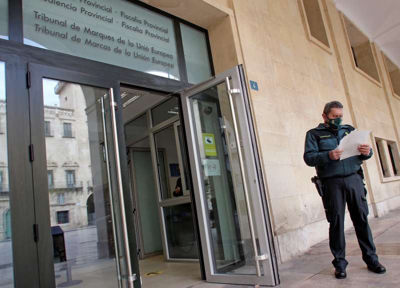 Entrada principal de la Audiencia Provincial de Alicante. EFEMorell
