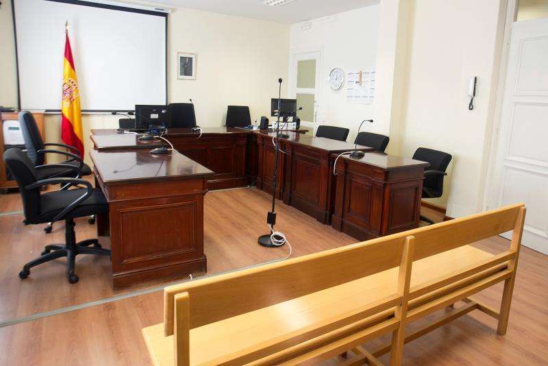 Imagen de archivo de una sala de la Audiencia de Alicante. EPDA
