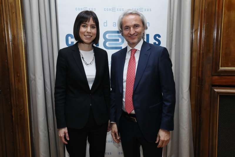 La ministra Diana Morant junto al director de la FundaciÃ³n Manuel Broseta. /EPDA