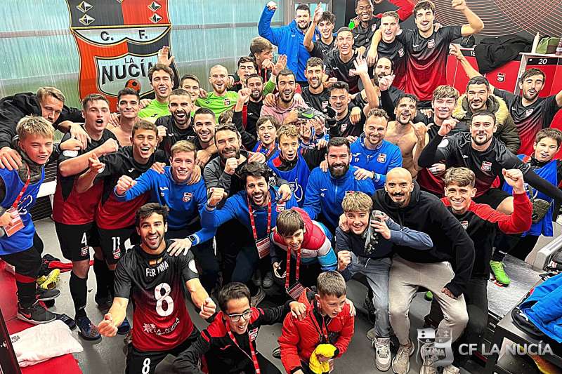 Los jugadores de La NucÃ­a celebran el pase de ronda de la Copa. /Twitter @cfnucia