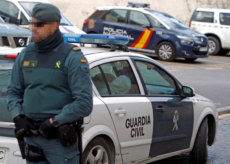 Guardia Civil y Policía Nacional en una intervención policial. EFE/ Morell/Archivo

