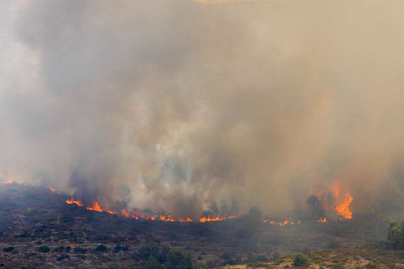 CÃ©sar Monzonis, vecino de Benimassot, uno de los municipios alicantinos desalojados por el incendio de la Vall d