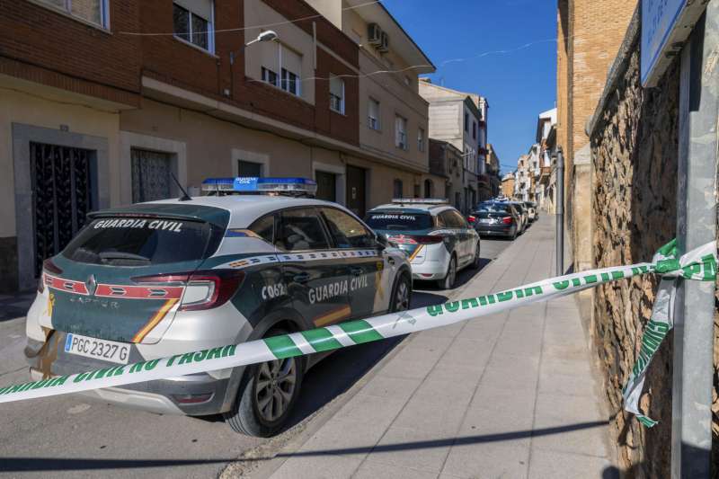 Precinto policial en las inmediaciones de una calle. EFEngeles VisdmineArchivo