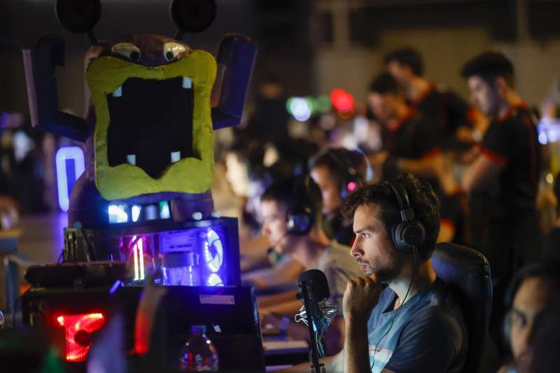 Un jugador participa en el torneo LAN del festival de esports mÃ¡s grande de EspaÃ±a. / EFE