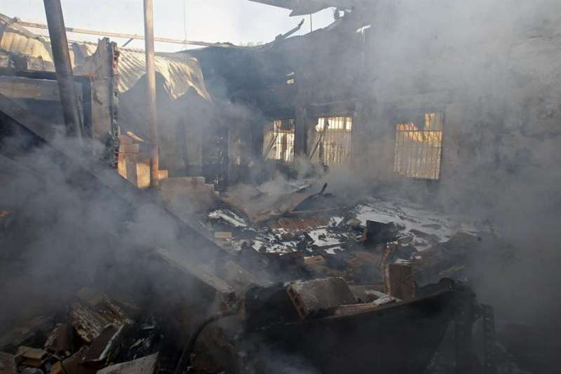Imagen de archivo de un incendio en un chalet de Mutxamel. EFE
