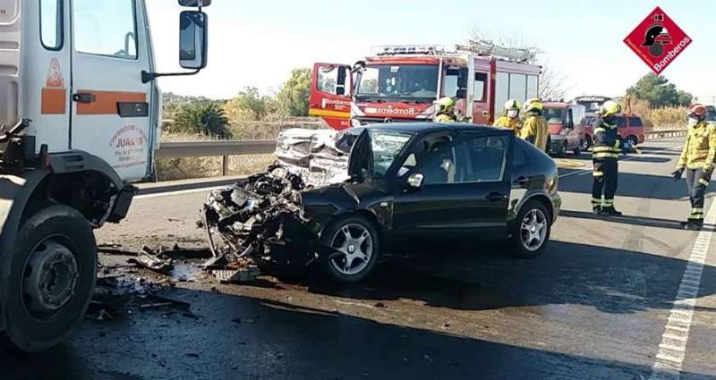 Imagen del accidente difundida por el Consorcio de Bomberos de Alicante.
