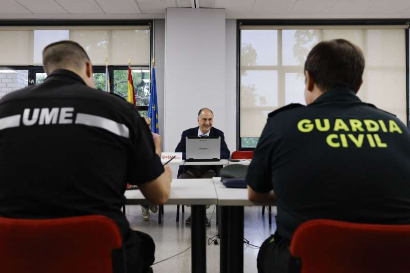El conseller de Emergencias e Interior en la Comunitat Valenciana, Juan Carlos Valderrama, este martes en el Centro de Coordinacin de Emergencias. EFEKai Frsterling
