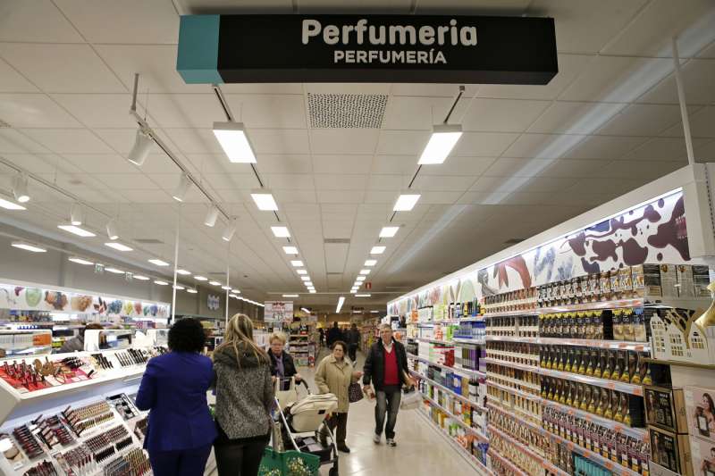 Imagen del interior de un supermercado en Puerto de Sagunto. EFE/Manuel Bruque/Archivo
