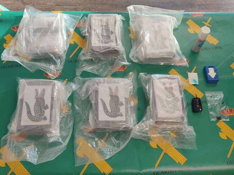 La droga intervenida, en una imagen de la Guardia Civil.
