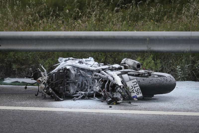 Imagen de archivo de una moto accidentada. EFE SxenickArchivo