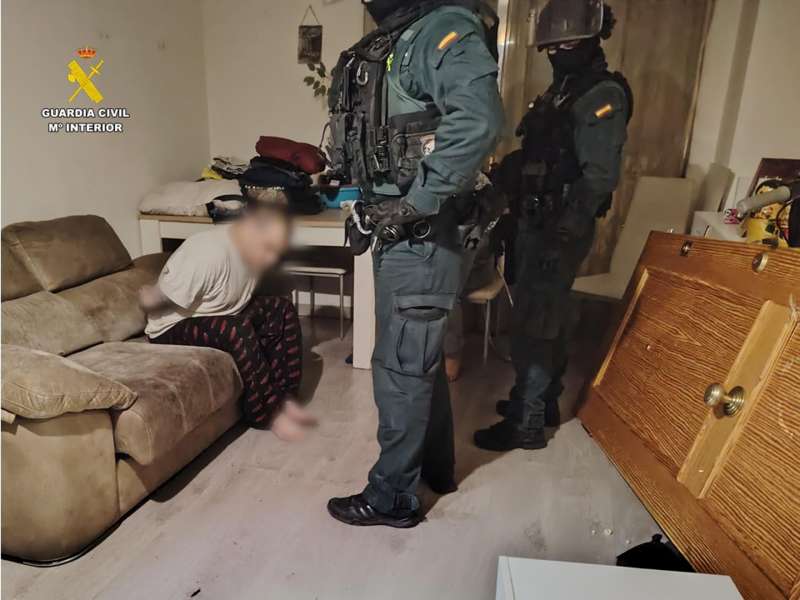 Imagen de la operaci�n facilitada por la Guardia Civil.  EFE
