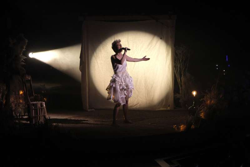 La cantante Karmento durante su actuación en la final del BenidormFest 2023. EFE/Morell
