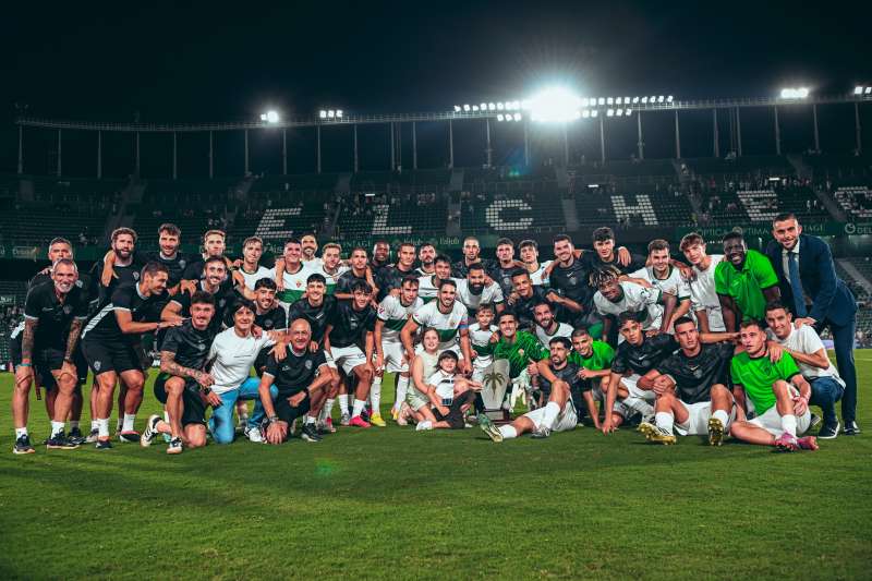Plantilla del Elche CF en el Martnez Valero | ELCHE FC va X