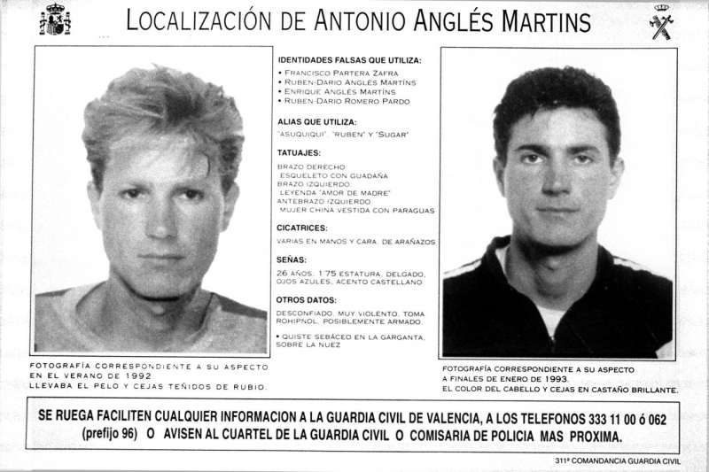 Cartel con fotografÃ­as de Antonio AnglÃ©s distribuido en su momento por la Guardia Civil. EFE/CÃ¡rdenas/Archivo
