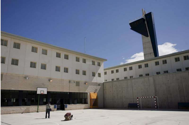 Vista del patio interior del centro penitenciario CastellÃ³n 2, en AlbocÃ sser. EFE/Domenech CastellÃ³/Archivo
