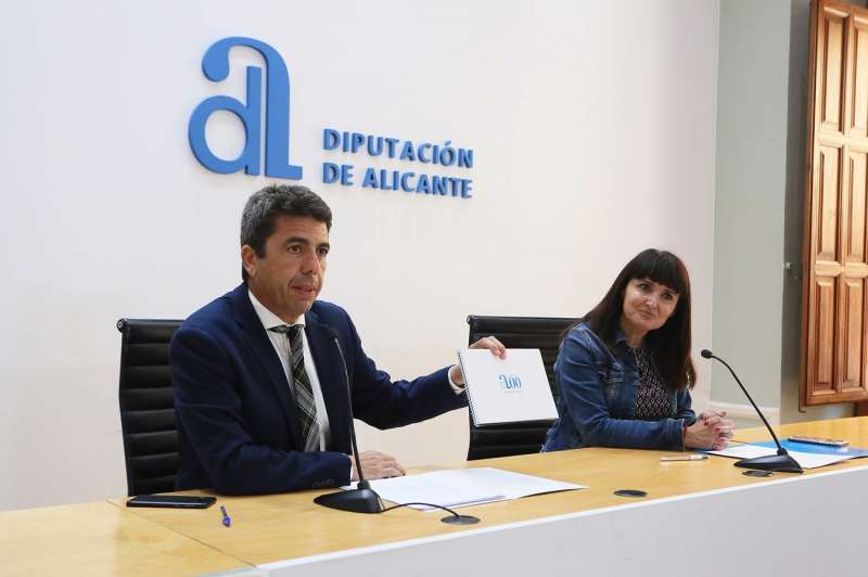 El presidente de la DiputaciÃ³n de Alicante, Carlos MazÃ³n, durante la presentaciÃ³n de los actos, en una imagen facilitada por la instituciÃ³n provincial. EFE