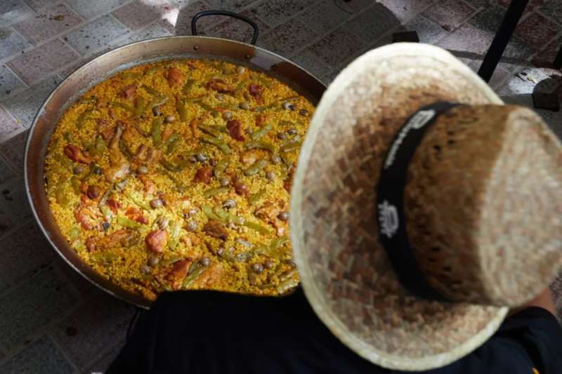 Una paella cocinada en el concurso internacional de paella. EFENatxo FrancsArchivo
