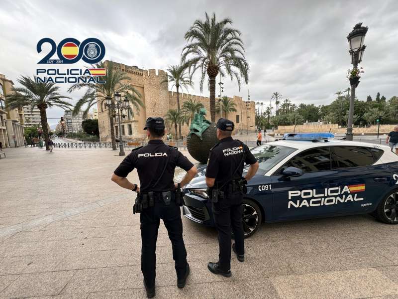 La Polica ha detenido a una mujer por hurtar 20.100 euros de los ahorros que su expareja guardaba en su casa, en Elche (Alicante), aprovechando la buena relacin que mantenan tras la ruptura de la relacin. EFEPolica