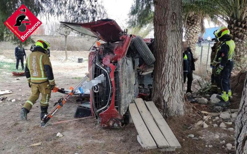 Escena del accidente, en una imagen del Consorcio Provincial de Bomberos de Alicante.
