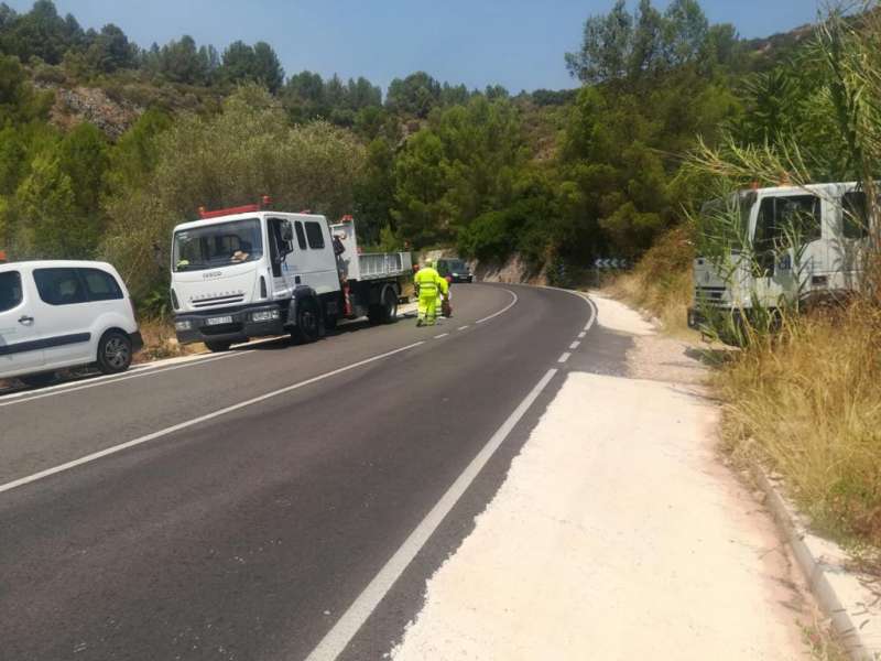 Trabajo de las Brigadas de Carreteras de la Diputacion de Alicante. / EPDA