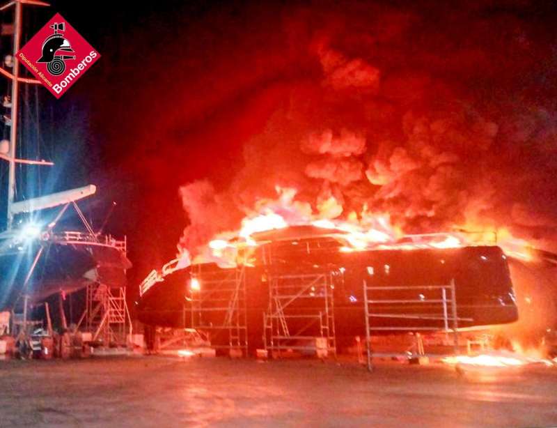 Imagen facilitada por los bomberos de Alicante. EPDA