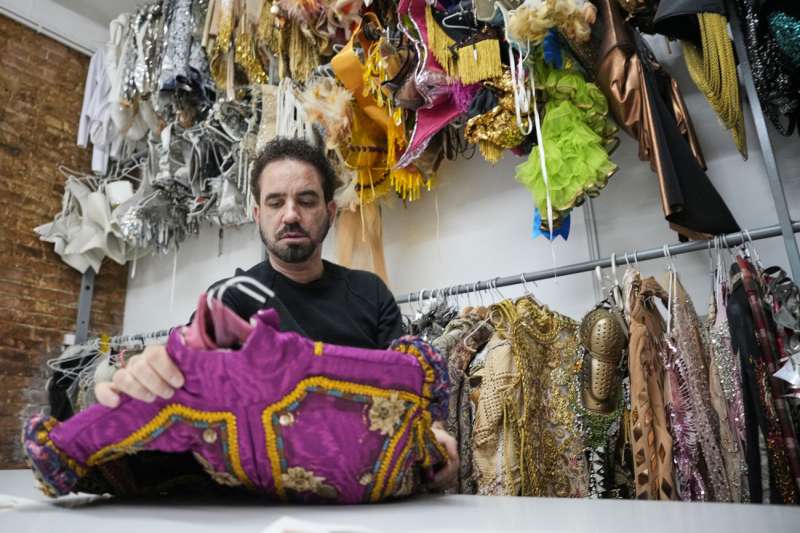 El responsable del doble vestuario que luce Melody en el festival de la cancin de Eurovisin es el diseador Gustavo Adolfo Tar. EFEAlejandro Garca
