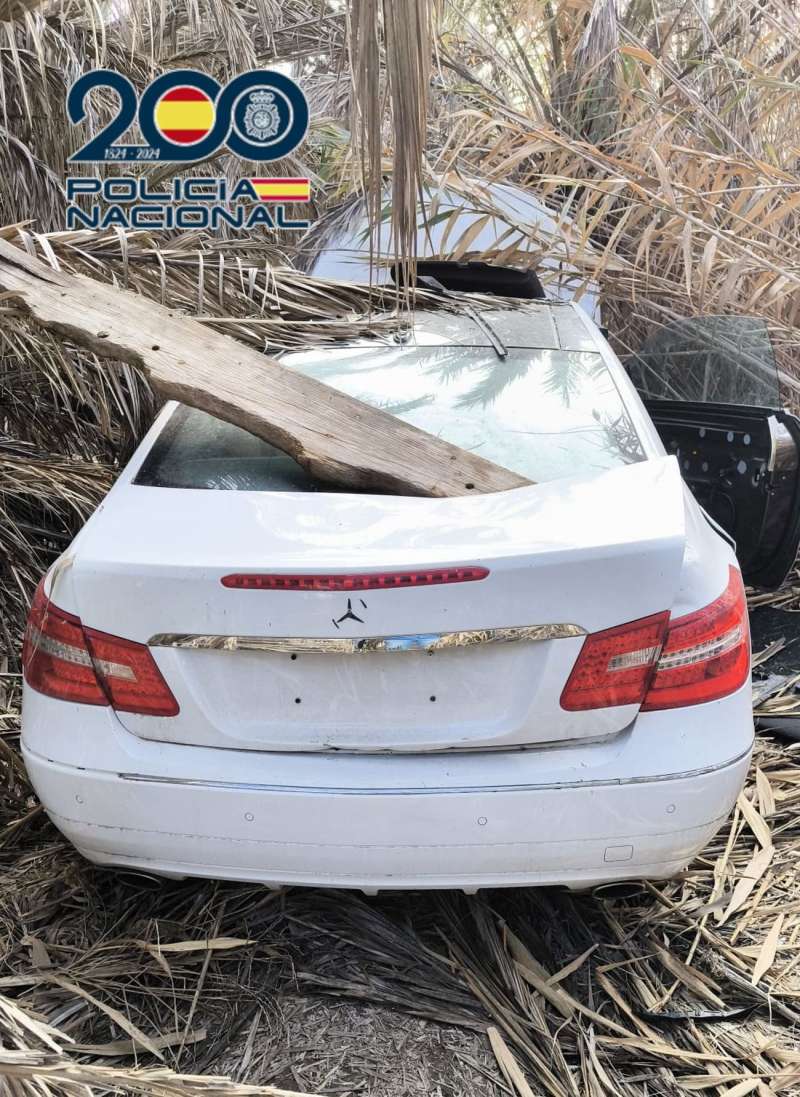 Imagen facilitada por la Polica Nacional del coche atacado en la emboscada. EFE
