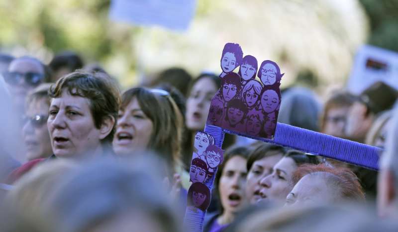 El Movimiento Feminista celebra una concentración, en la plaza del Ayuntamiento de Valéncia. Archivo/EFE/Manuel Bruque

