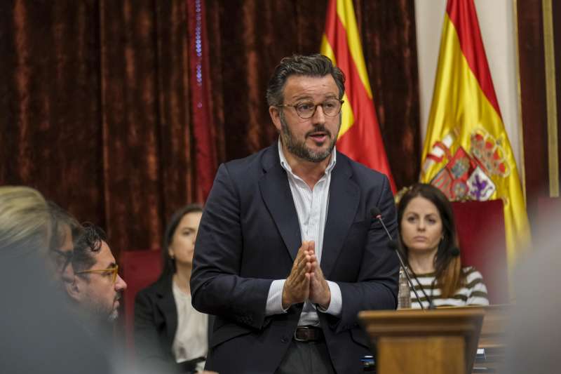 El alcalde de Elche, Pablo Ruz, durante un pleno municipal. EFEPablo MiranzoArchivo
