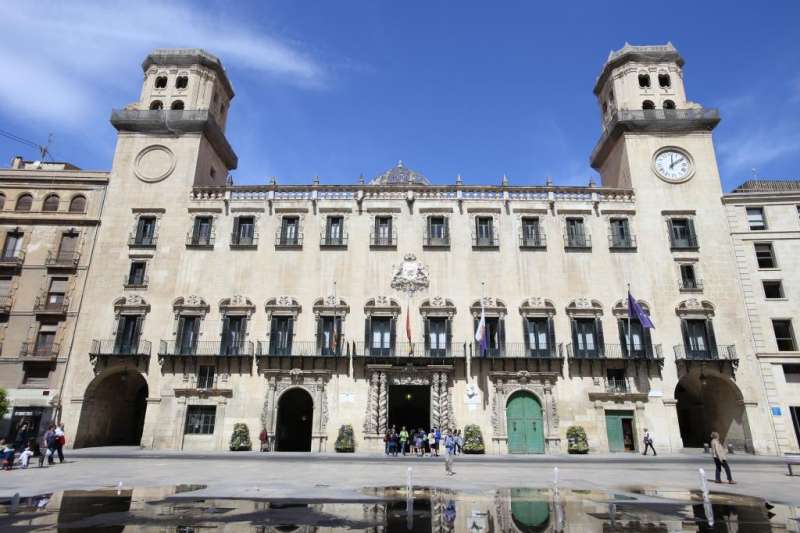 El ayuntamiento de Alicante en una imagen de archivo. /EPDA