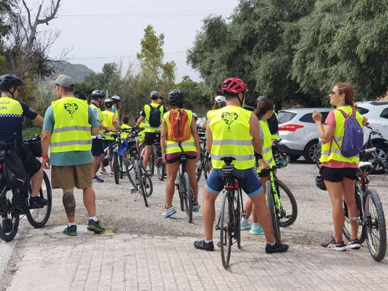 Cientos de personas llenan de bicis el litoral de Alicante en la Ciclovía por la Semana Europea de la Movilidad. / EPDA