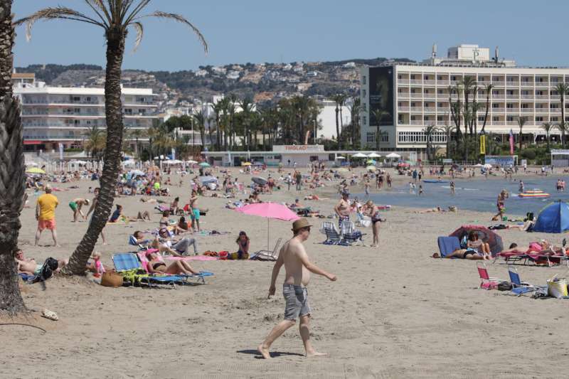 Imagen de la playa del Arenal de Xàbia (Alicante). EFE/ Natxo Francés/Archivo
