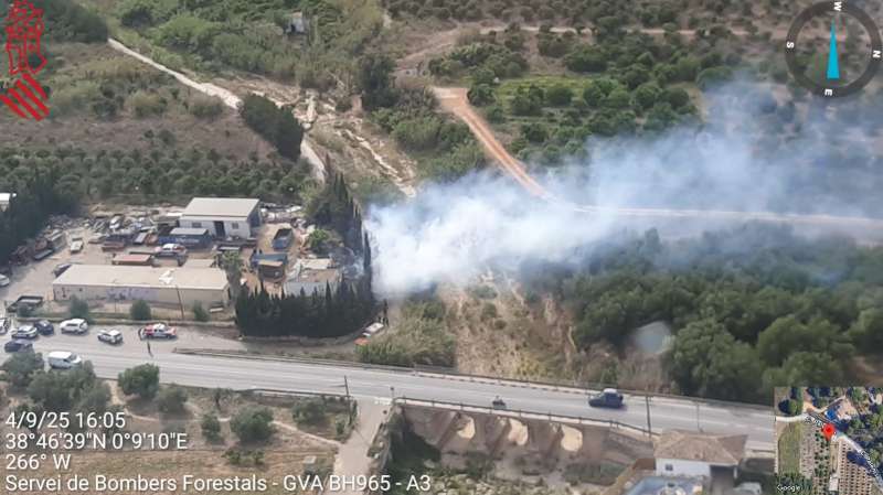 Imagen del incendio a las 16:05h.EPDA