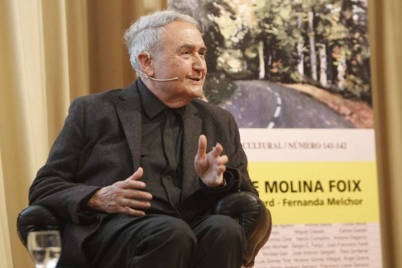 El escritor ilicitano Vicente Molina Foix, en una imagen de mayo de este año, en la presentación en Elche del último número de la revista Turia. EFE/ Morell/Archivo
