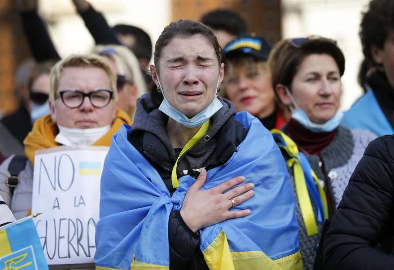 Imagen de una de las concentraciones de ucranianos que ha tenido lugar este fin de semana en la Comunitat Valenciana para denunciar el ataque ruso en tierras ucranianas vivido desde la madrugada desde este jueves. EFE / Manuel Lorenzo
