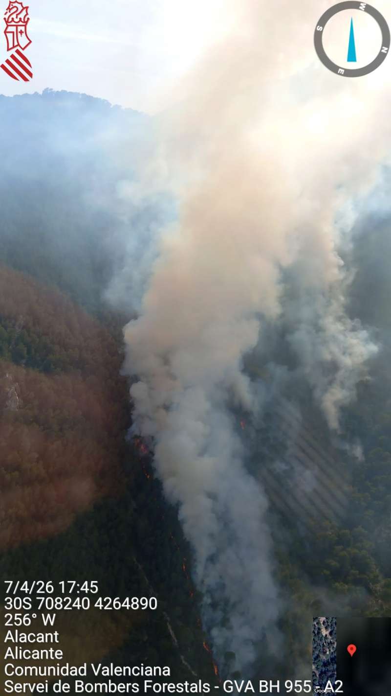 Vista aérea del incendio Tibi. / EPDA