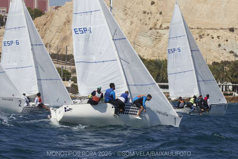 Imagen de la flota en plena competicin.  EPDA