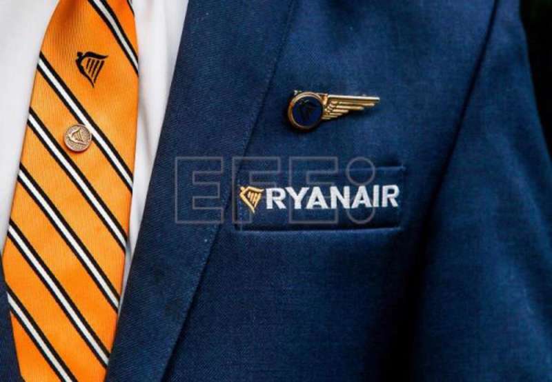 El quinto dÃ­a de huelga de los tripulantes de cabina de la aerolÃ­nea irlandesa de bajo coste Ryanair ha dejado por el momento cinco aviones que han salido con retraso del aeropuerto de Alicante y otros dos desde Valencia. EFE/ Stephanie Lecocq/Archivo
