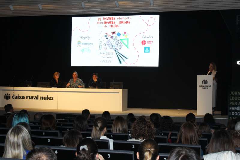 La comunitat educativa del territori valencià es reuneix a Nules. /EPDA