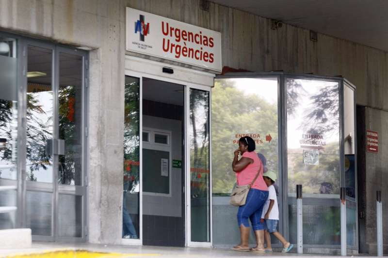 Acceso a un servicio hospitalario de urgencias. en Alicante /EFE
