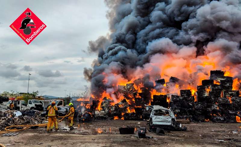 Imagen del incendio este s�bado. EFEConsorcio Bomberos de Alicante