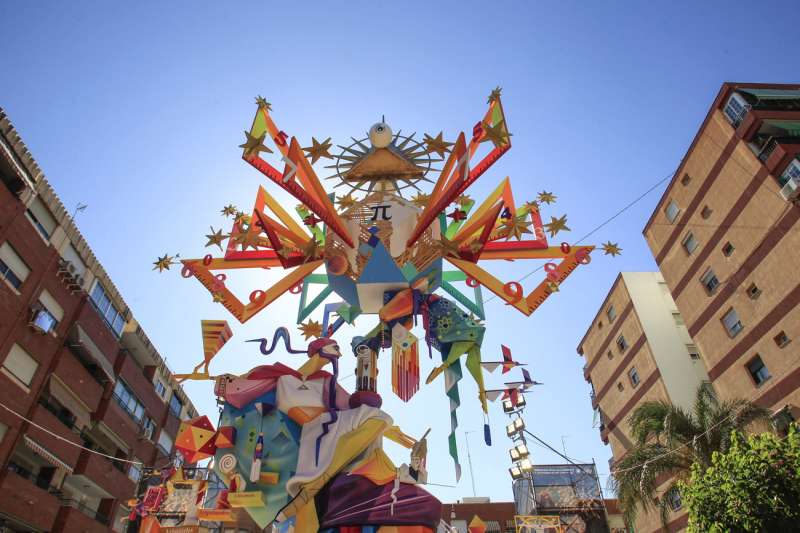 La Hoguera Florida Portazgo, ganadora en seccin especial de Les Fogueres 2024.  Pep Morell