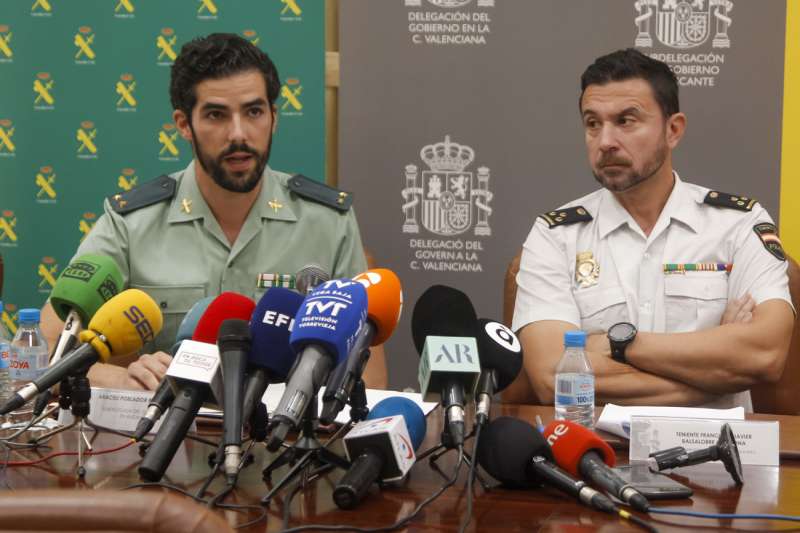 En la imagen, los investigadores teniente de la Guardia Civil Francisco Balsalobre y el comisario de CPN Manuel Lafuente. EFE/Morell
