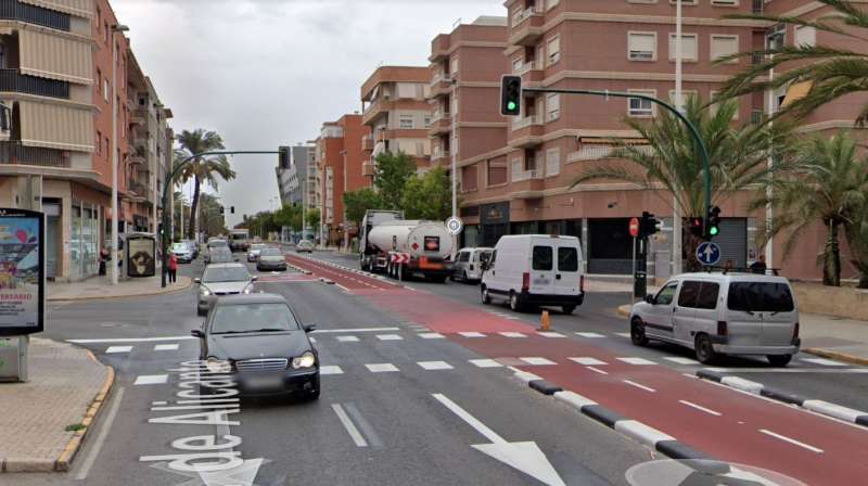 La explosión se ha producido en una vivienda de la avenida de Alicante de Elche. /GOOGLE MAPS
