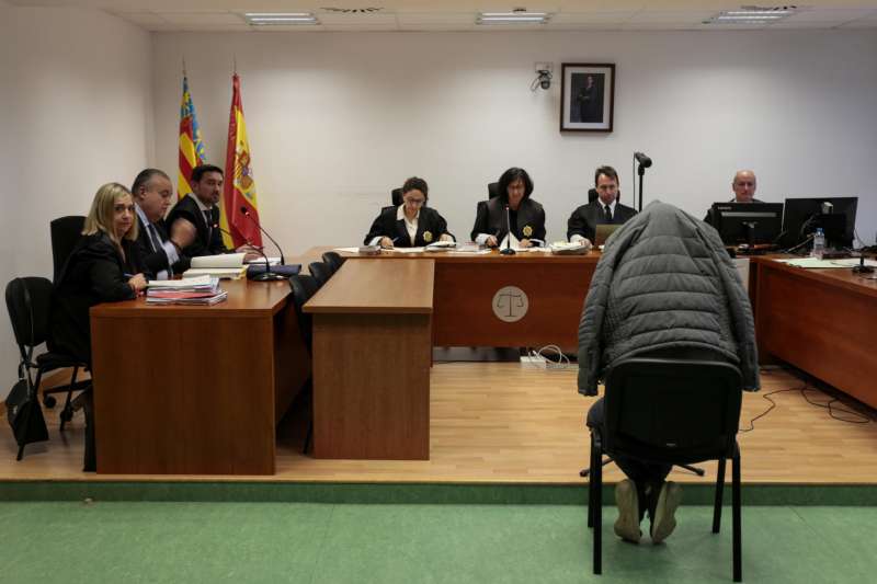 Vista general del juicio a un hombre procesado por grabar y agredir sexualmente a las hijas menores de edad de dos parejas sentimentales. EFEJose Pedro Martnez