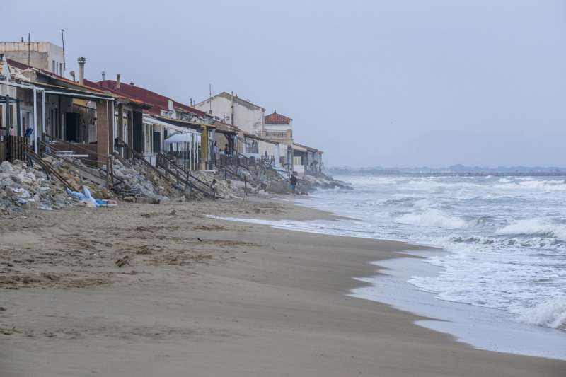 Vista de la playa de Guardamar del Segura, en Alicante. EFEPablo MiranzoArchivo
