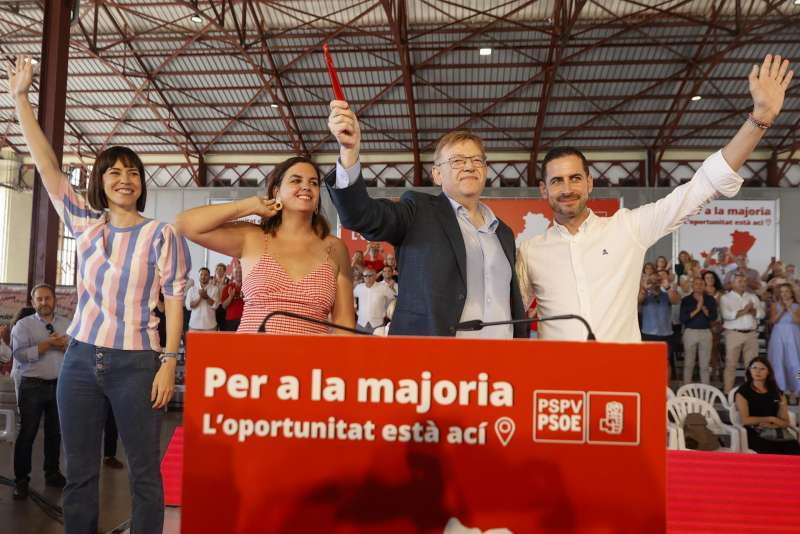 Asistentes a la celebraciÃ³n del DÃ­a de la Rosa del PSPV-PSOE. EFE/Kai FÃ¶rsterling
