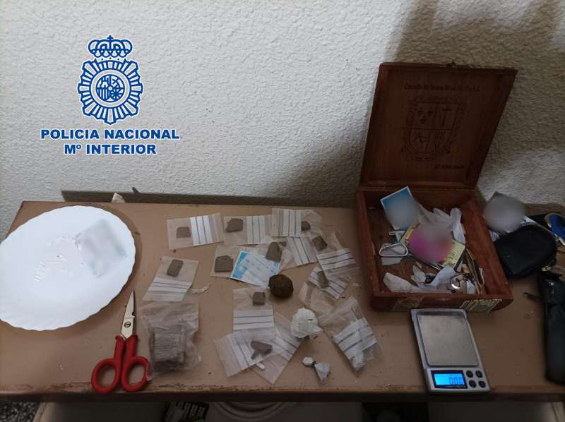Algunas de las sustancias intervenidas al detenido, en una imagen de la Policía Nacional.